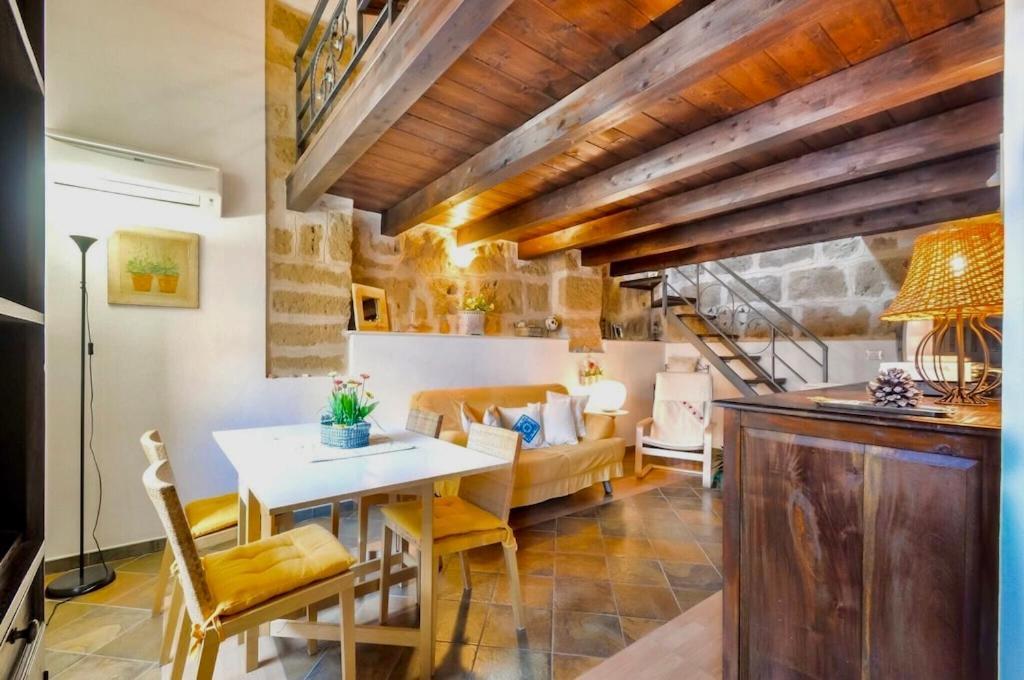 Alghero Old Town Apartment Steps To Sea And Scenic Ramparts Bagian luar foto