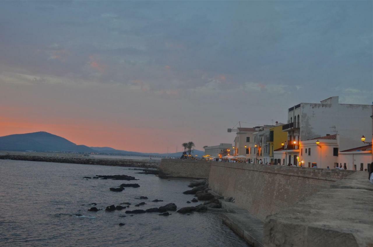 Alghero Old Town Apartment Steps To Sea And Scenic Ramparts Bagian luar foto