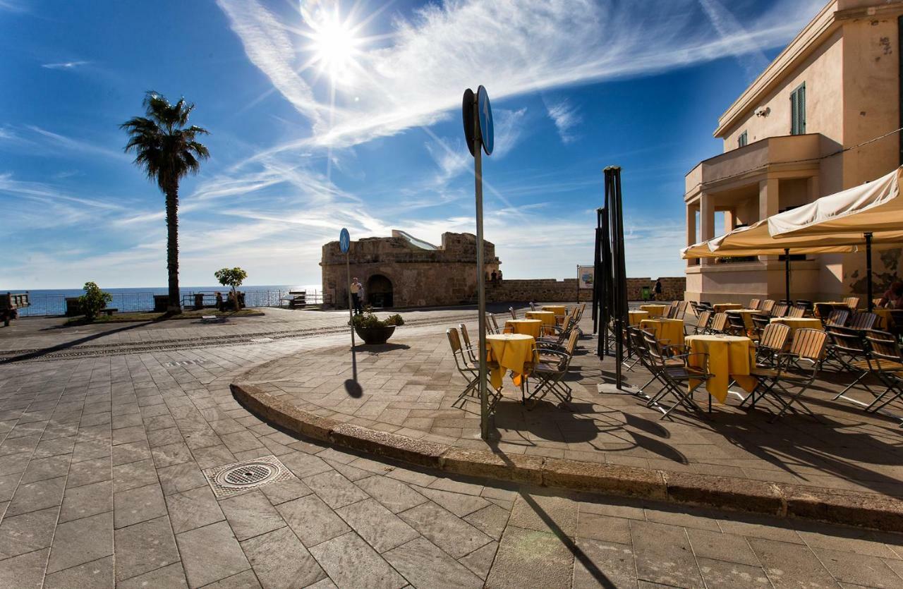 Alghero Old Town Apartment Steps To Sea And Scenic Ramparts Bagian luar foto